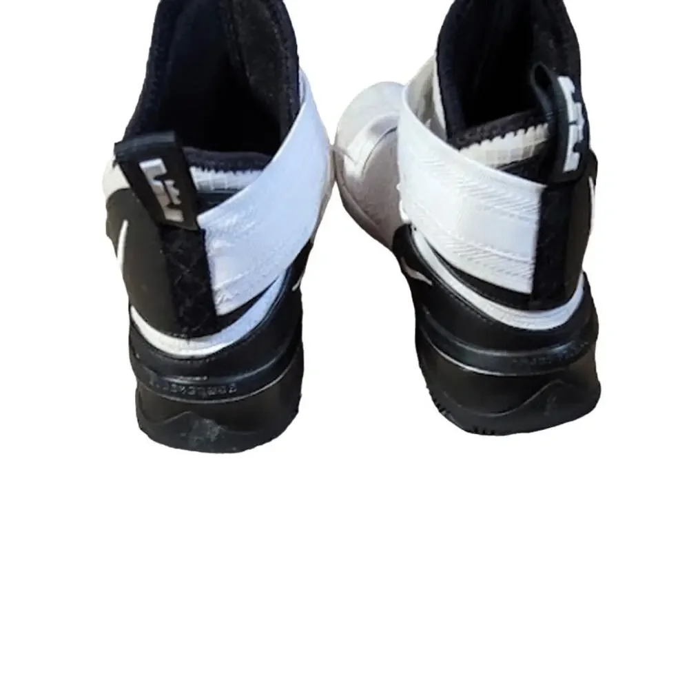 Nike- Lebron Solider Sneakers- Size 6.5Y